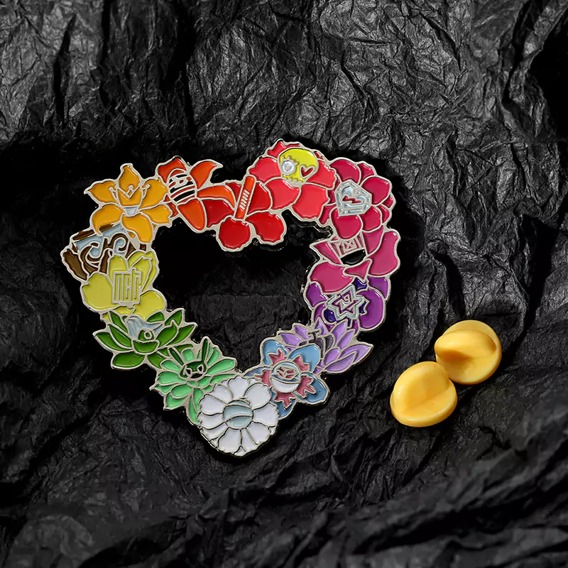 Wreath Shaped Enamel Hollowed Out Badge Pin