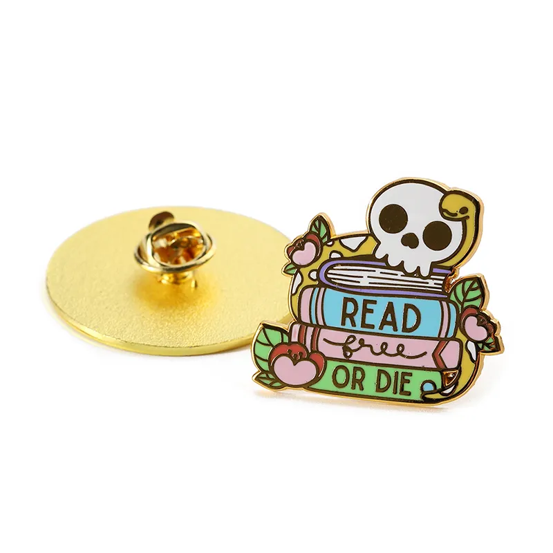 1522-3-Cute skull gold hard enamel badge