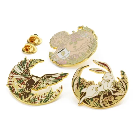 1705-3-Exquisite gilded animal badges