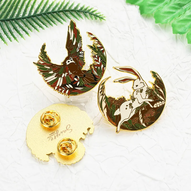 1705-4-Exquisite gilded animal badges