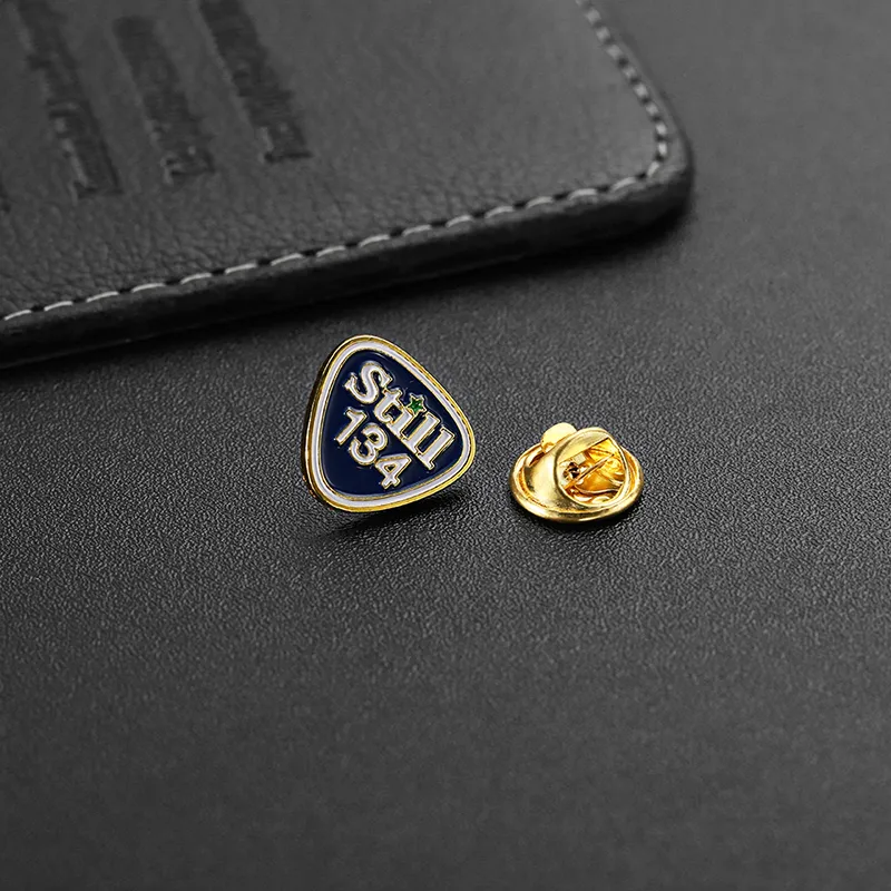 1520-7-Alien-shaped cartoon soft enamel pin